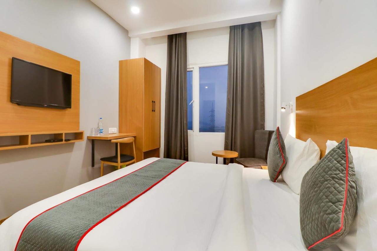 Hotel Super Townhouse Jashn Chinhat Exterior foto