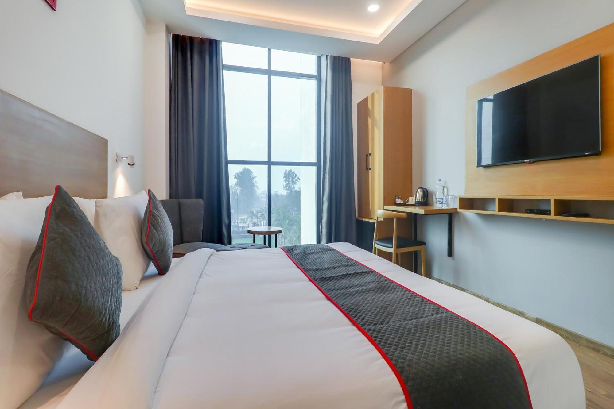 Hotel Super Townhouse Jashn Chinhat Exterior foto
